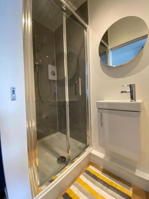Penlea ~ 1 Bedroom Flat With Harbour View Тарбърт Екстериор снимка
