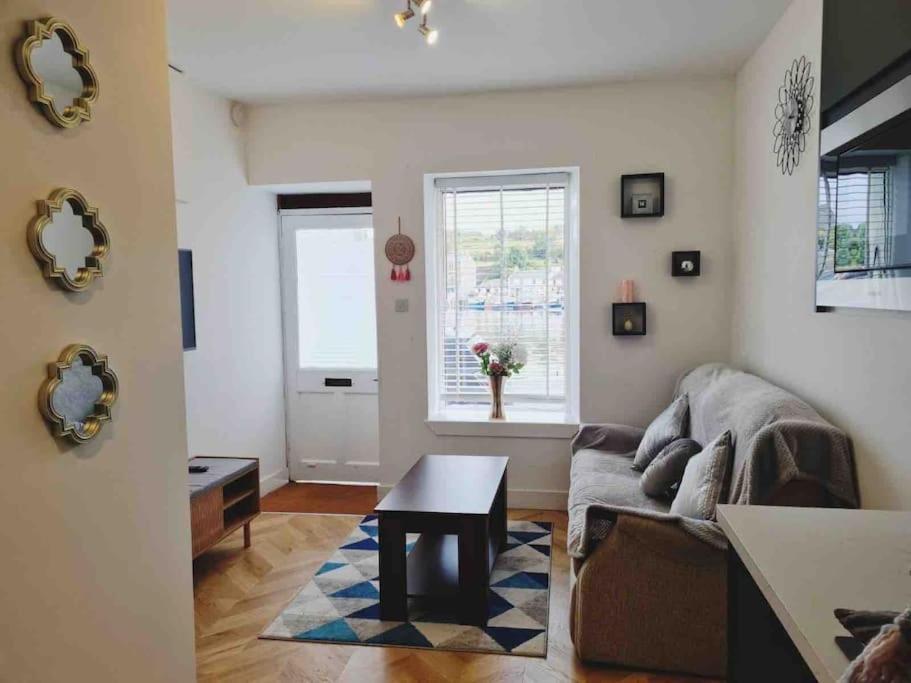 Penlea ~ 1 Bedroom Flat With Harbour View Тарбърт Екстериор снимка